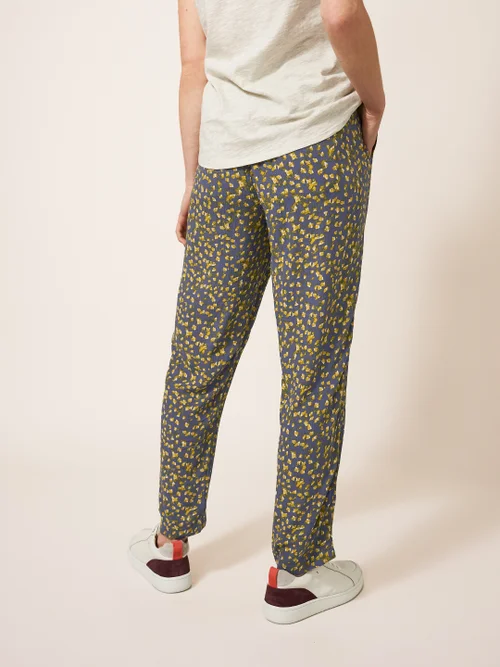 Magenta Hose in Crinkle-Optik - Lila Mehrfarbig - 38 Bild 4