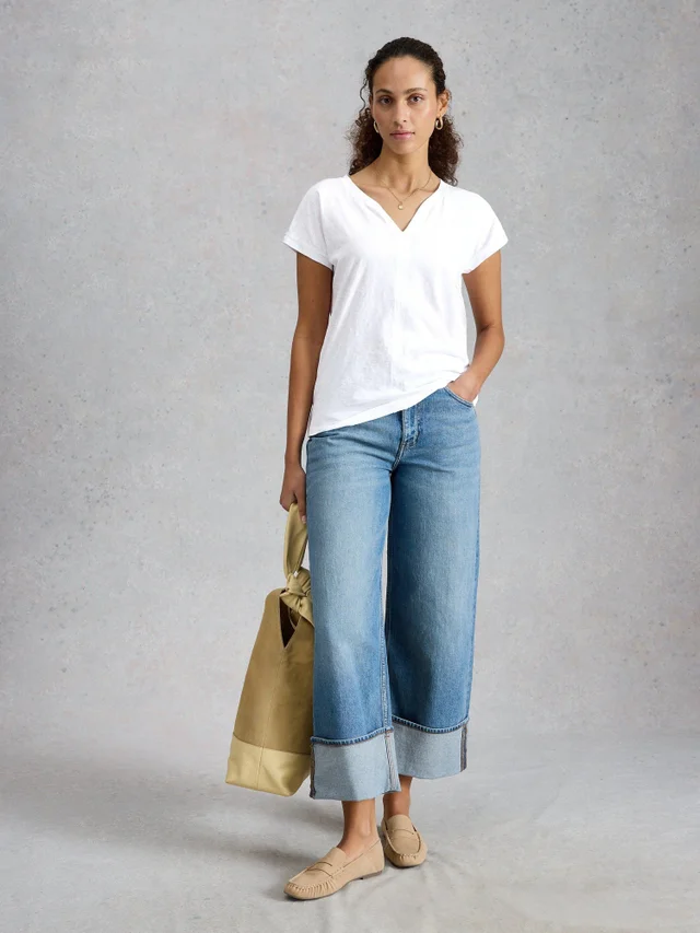 T-Shirt Nelly mit Keilausschnitt