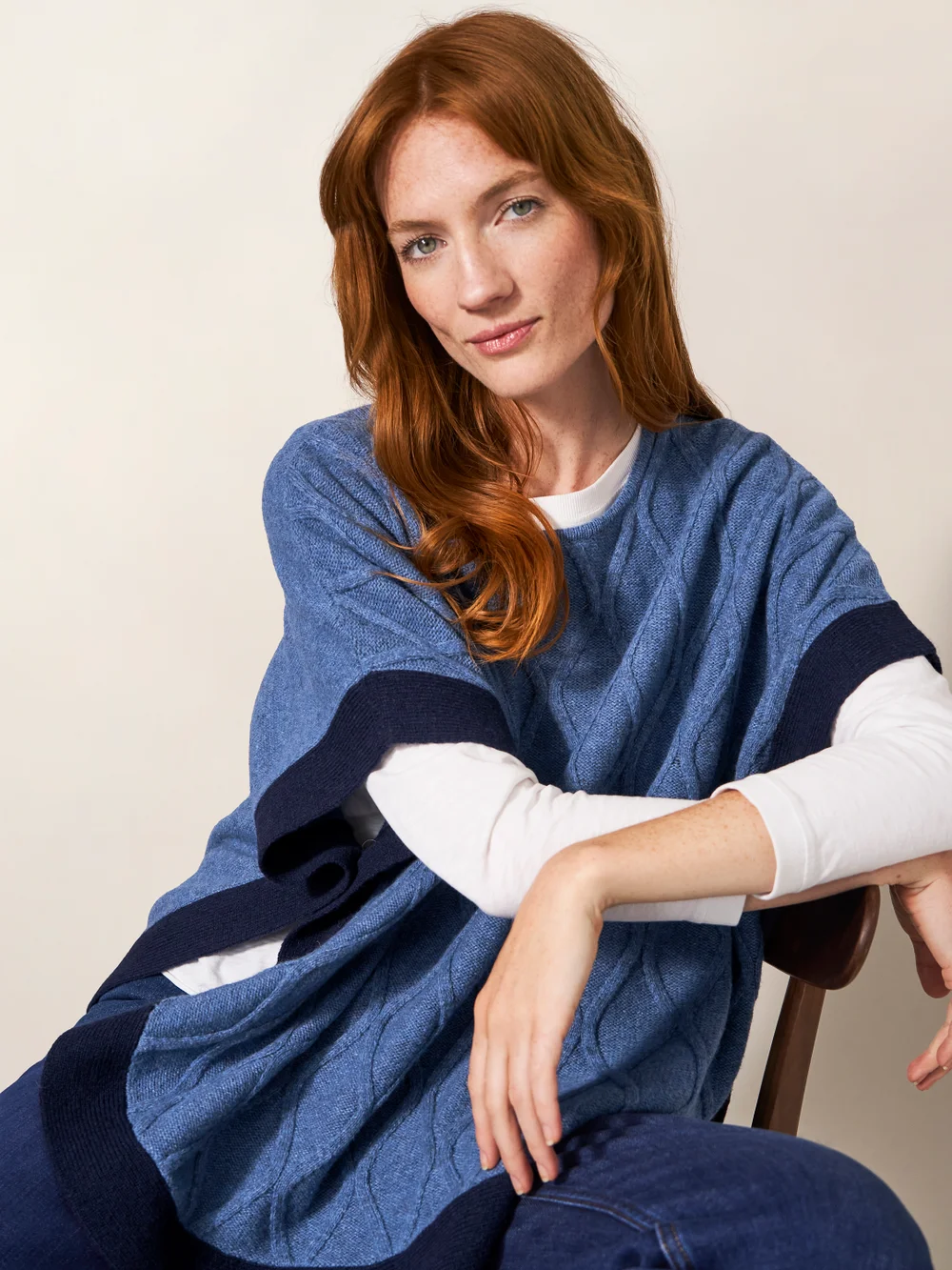 Fern Strickponcho - Mittelblau - Einheitsgröße Bild 1