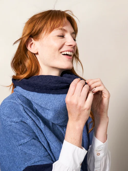Fern Strickponcho - Mittelblau - Einheitsgröße Bild 2