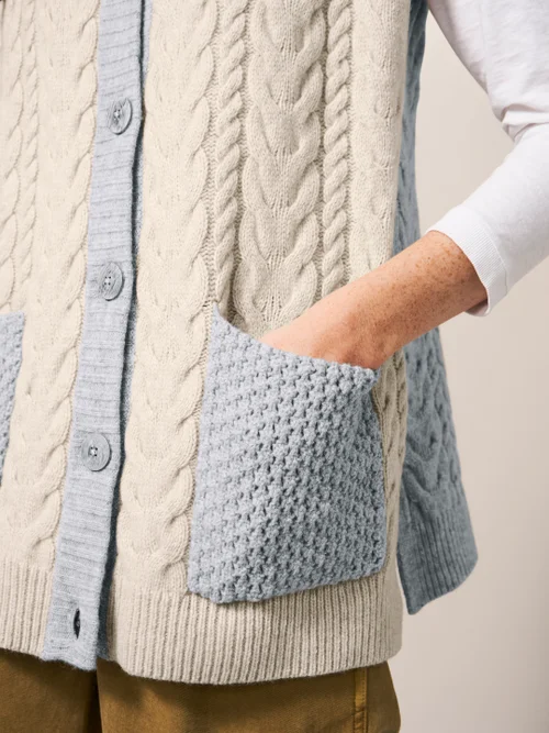 Chestnut Zopfstrickponcho mit Taschen - Natur Mehrfarbig - S Bild 2