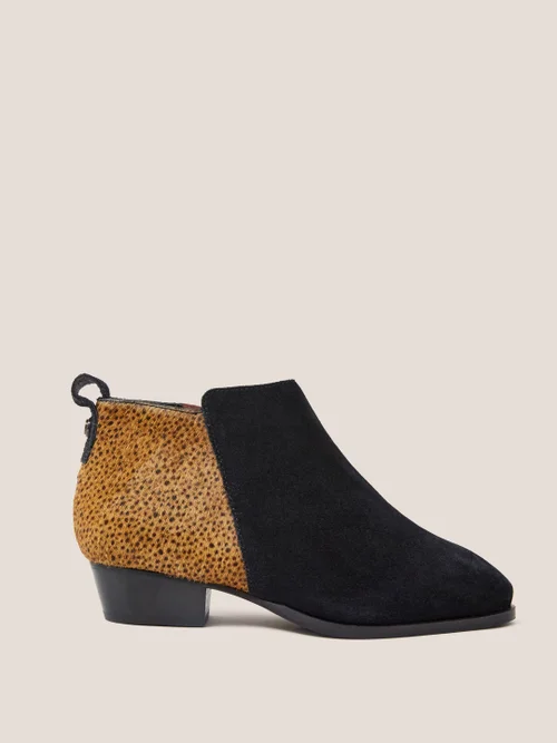 Weite Stiefeletten mit Wildleder und Ponyfelloptik - Schwarzer Aufdruck - 37 Bild 1