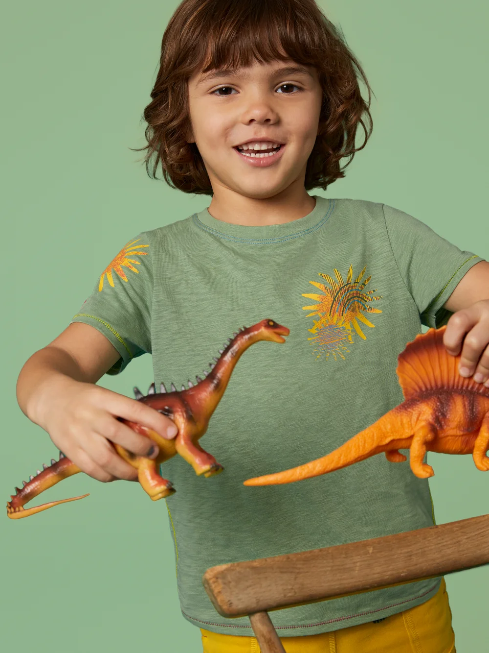 Sonniger Regenbogen Grafik-T-Shirt - Grüner Aufdruck - 3-4 Jahre Bild 1