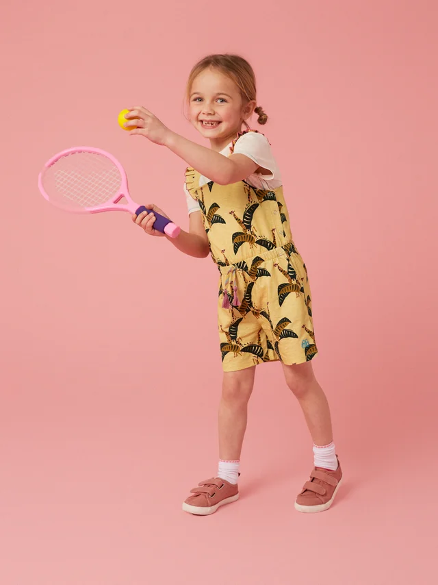 Ava Kurze Latzhose mit Print