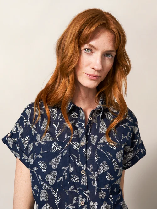 Ella Bluse aus Bio-Baumwolle - Marineblauer Aufdruck - 38 Bild 2