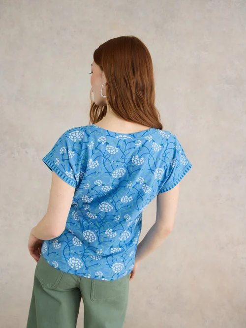 Nelly T-Shirt mit Keilausschnitt - Blue Pr - 38 Bild 4