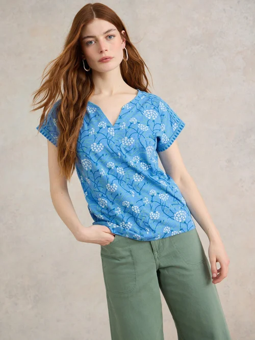 Nelly T-Shirt mit Keilausschnitt - Blue Pr - 38 Bild 1