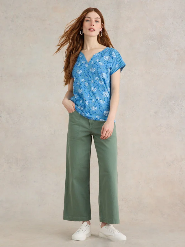 Nelly T-Shirt mit Keilausschnitt