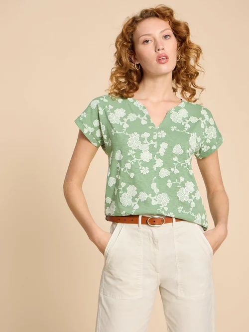 Nelly T-Shirt mit Keilausschnitt - Green Pr - 38 Bild 1