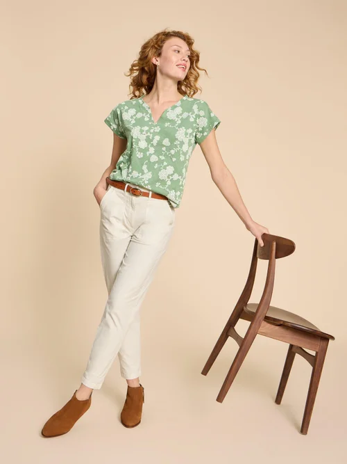 Nelly T-Shirt mit Keilausschnitt - Green Pr - 38 Bild 2