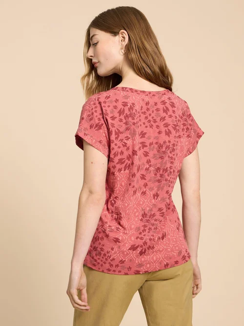 Nelly T-Shirt mit Keilausschnitt - Pink Pr - 38 Bild 4