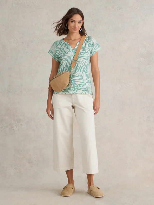 Nelly T-Shirt mit Keilausschnitt