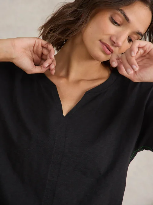 Nelly T-shirt mit Keilausschnitt - Pure Blk - 38/R Bild 3