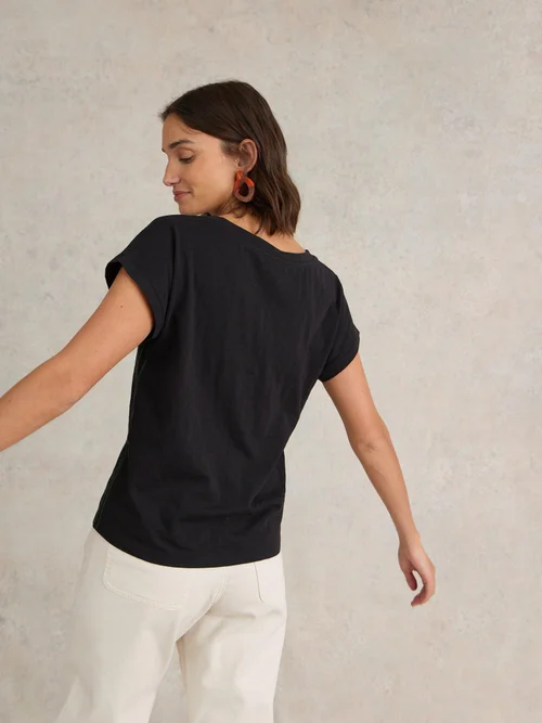 Nelly T-shirt mit Keilausschnitt - Pure Blk - 38/R Bild 4