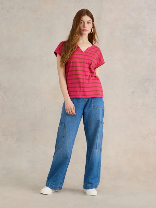 Nelly T-Shirt mit Keilausschnitt - Pink Mlt - 38 Bild 2