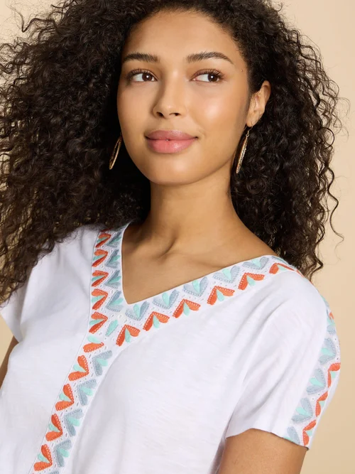 Neva Top mit Stickbordüre - White Mlt - 52 Bild 2