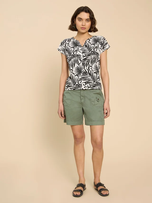 Nelly T-shirt mit Keilausschnitt