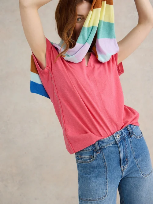 Nelly T-Shirt mit Keilausschnitt - Lgt Pink - 52 Bild 1
