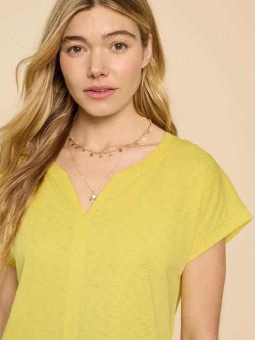 Nelly T-Shirt mit Keilausschnitt - Brt Yellow - 52 Bild 2