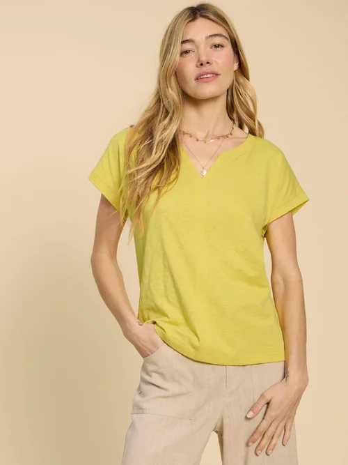 Nelly T-Shirt mit Keilausschnitt - Brt Yellow - 52 Bild 3