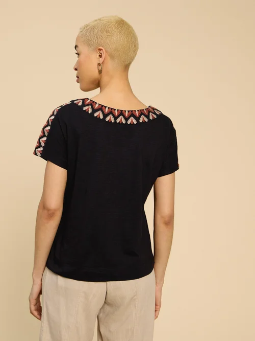 Neva Top mit Stickbordüre - Blk Mlt - 52 Bild 4