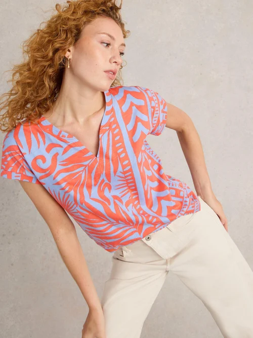 Nelly T-shirt mit Keilausschnitt - Coral Pr - 52 Bild 1