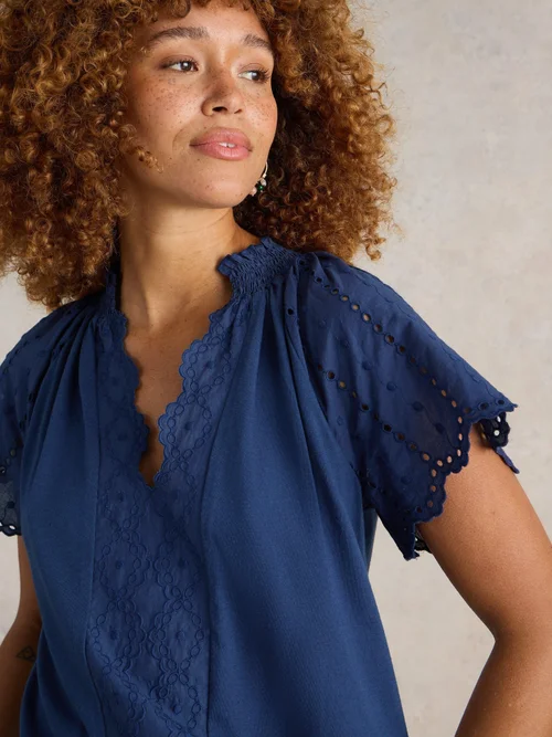 Top mit Spitze und Flatterärmeln - Fr Navy - 46 Bild 3