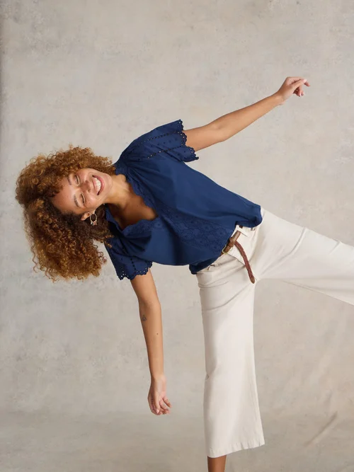 Top mit Spitze und Flatterärmeln - Fr Navy - 52 Bild 1