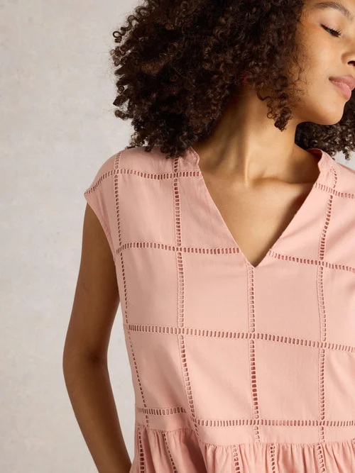 Kleid Fleur mit Lochstickkaro - Dus Pink - 52 Bild 3