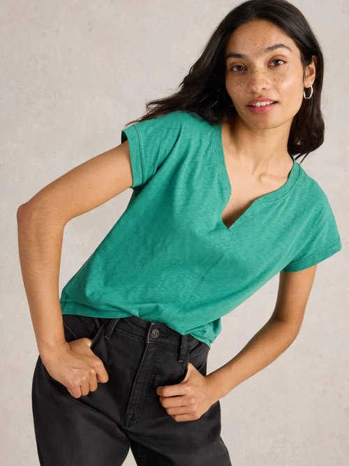 T-Shirt Nelly mit Keilausschnitt - Dus Green - 52 Bild 3