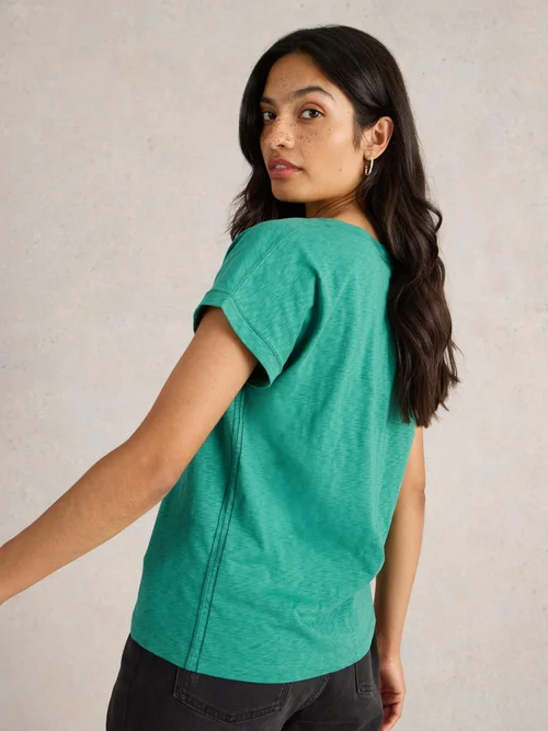 T-Shirt Nelly mit Keilausschnitt - Dus Green - 52 Bild 4