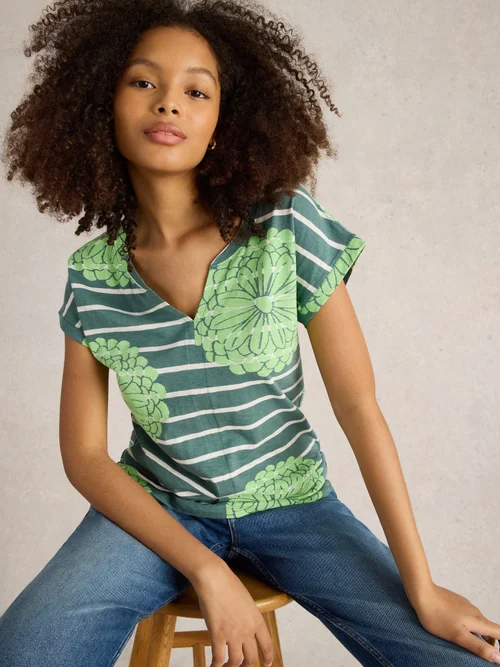 T-Shirt Nelly mit Keilausschnitt - Green Mlt - 52 Bild 1