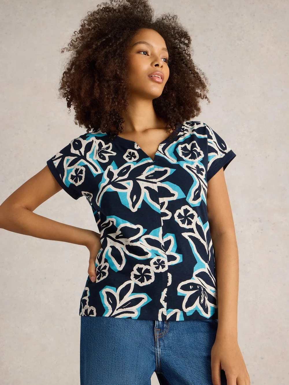 T-Shirt Nelly mit Keilausschnitt - Navy Pr - 46 Bild 1