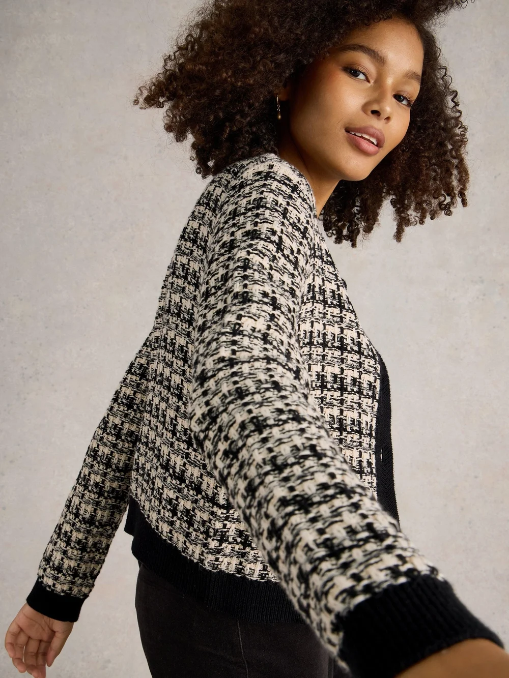 Bouclé Strickjacke Kelly - Blk Mlt - 52 Bild 1