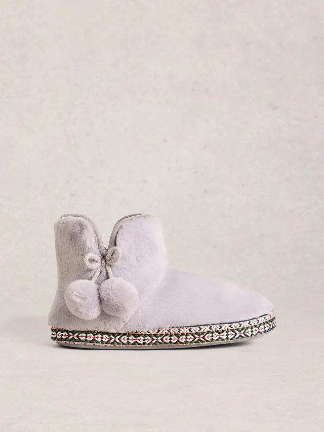 Hausschuhe aus Webpelz