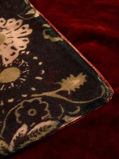 Bedruckter Samtschal Bild 2