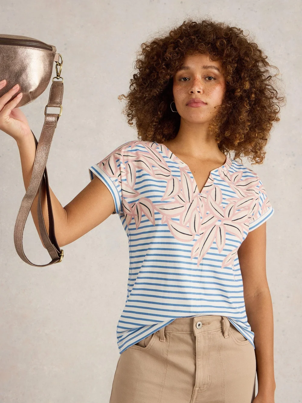 T-Shirt Nelly mit Keilausschnitt - Ivory Mlt - 52 Bild 1