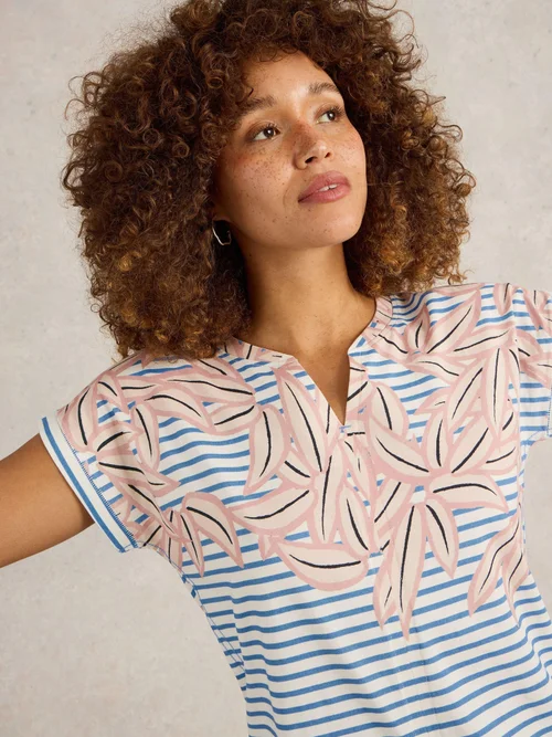 T-Shirt Nelly mit Keilausschnitt - Ivory Mlt - 52 Bild 3