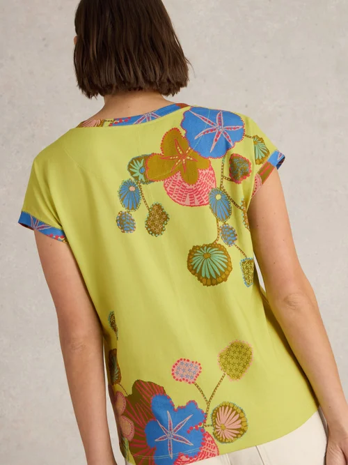T-Shirt Nelly mit Keilausschnitt - Yellow Pr - 52 Bild 4