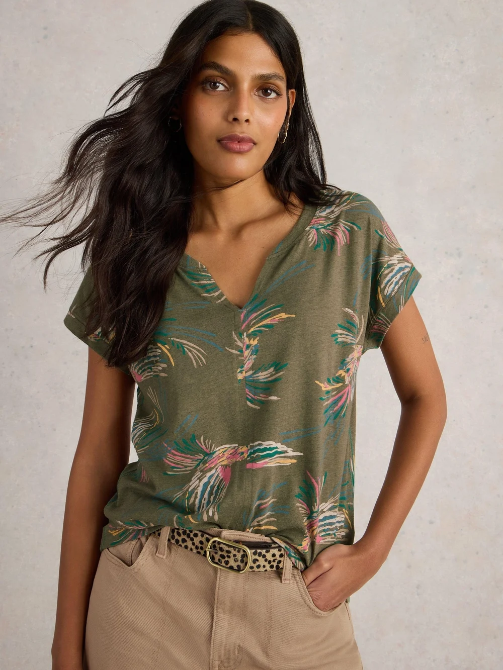 T-Shirt Nelly mit Keilausschnitt - Green Pr - 52 Bild 1
