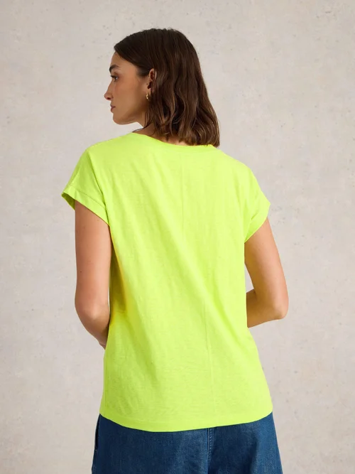 T-Shirt Nelly mit Keilausschnitt - Brt Yellow - 52 Bild 4