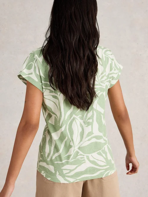 T-Shirt Nelly mit Keilausschnitt - Green Pr - 52 Bild 4