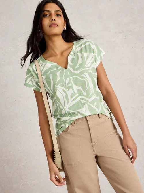 T-Shirt Nelly mit Keilausschnitt - Green Pr - 52 Bild 1