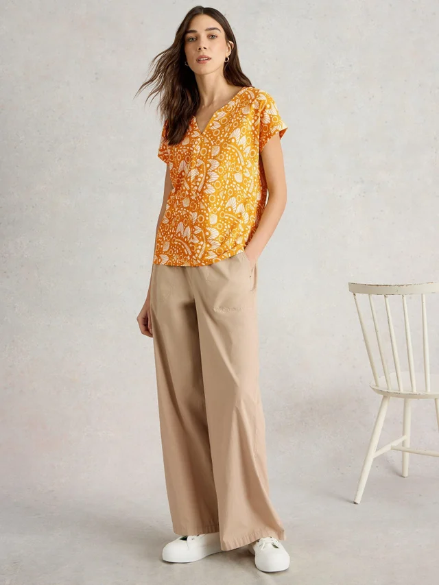 T-Shirt Nelly mit Keilausschnitt