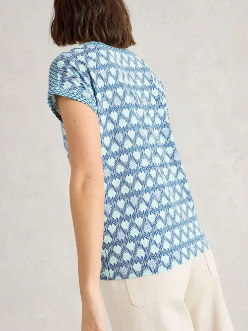 T-Shirt Nelly mit Keilausschnitt - Navy Multi - 52 Bild 4