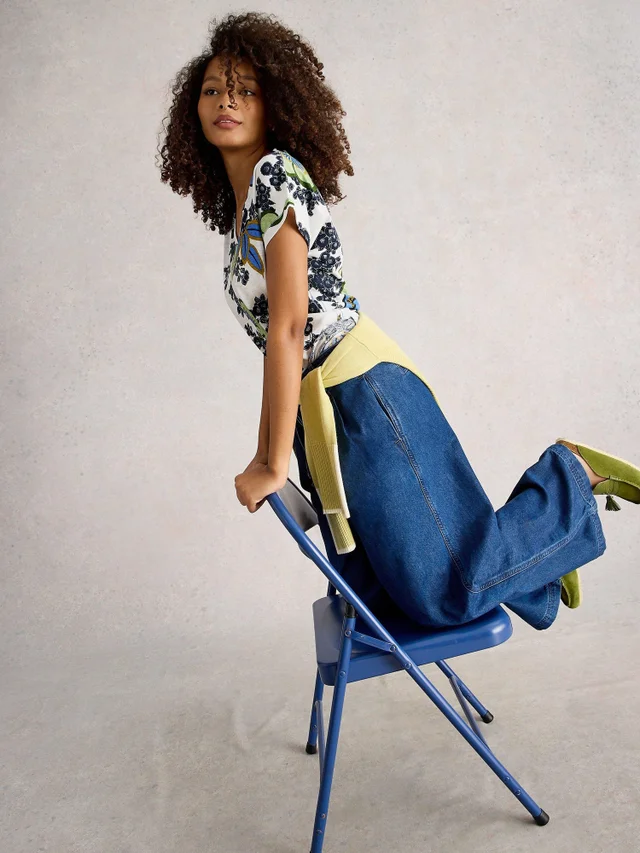 T-Shirt Nelly mit Keilausschnitt