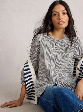 Gestreifte Bluse aus Materialmix