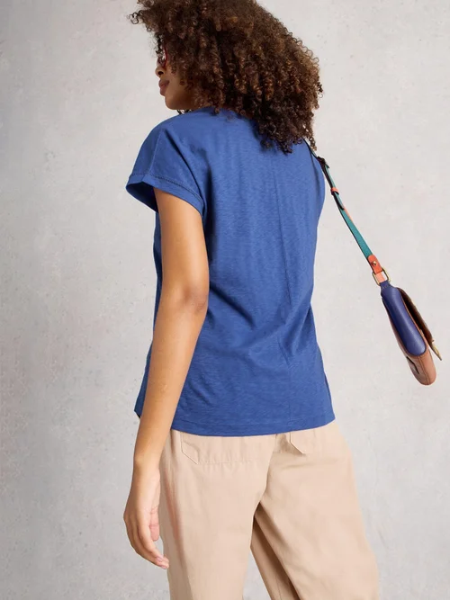 T-Shirt Nelly mit Keilausschnitt - Deep Blue - 52 Bild 4
