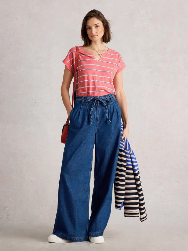 T-Shirt Nelly mit Keilausschnitt