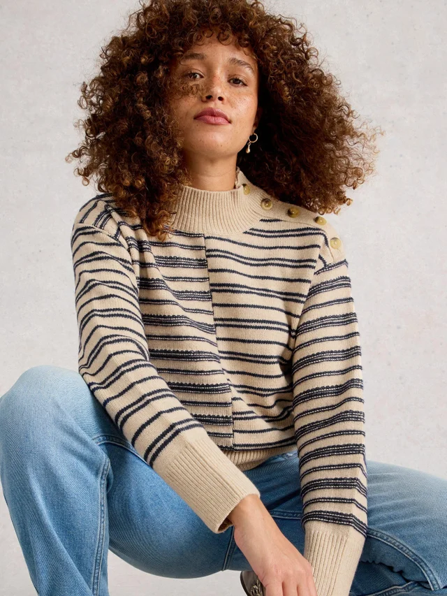 Gestreifter Pullover mit Stehkragen